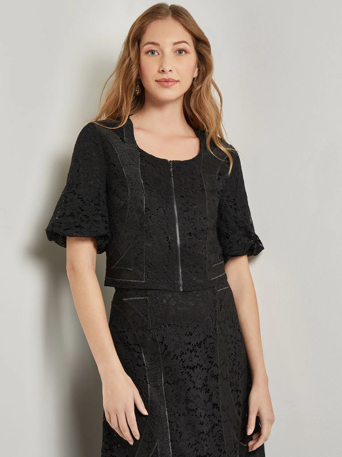 Modern Fit Cropped Textural Woven Blouse