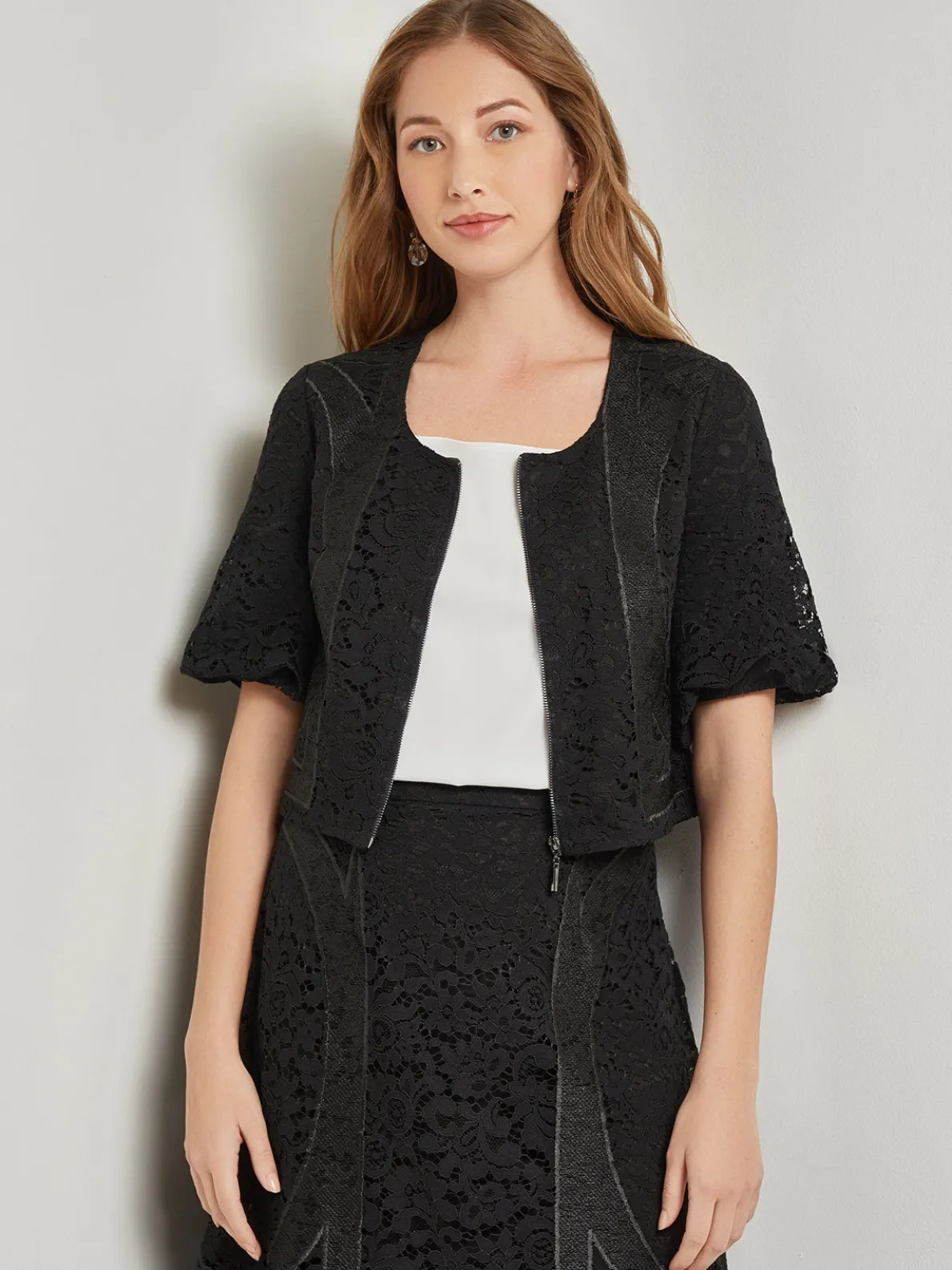 Modern Fit Cropped Textural Woven Blouse