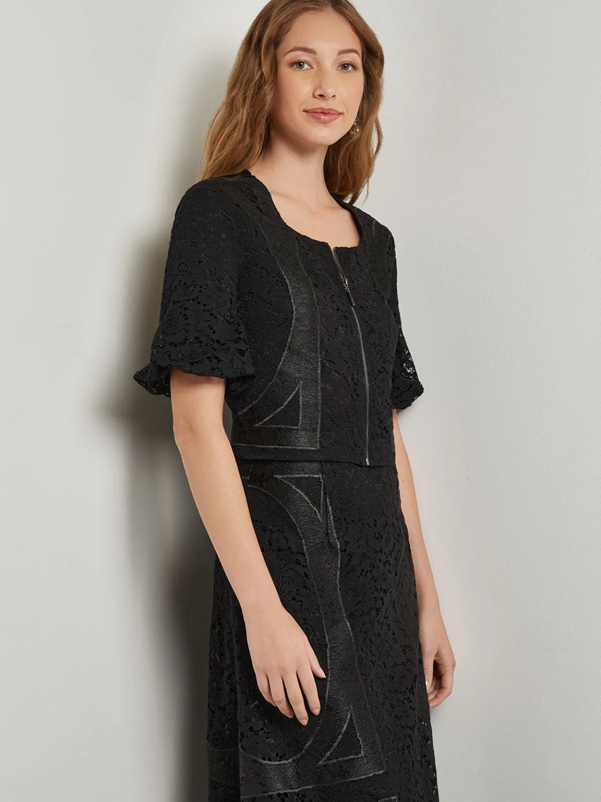 Modern Fit Cropped Textural Woven Blouse