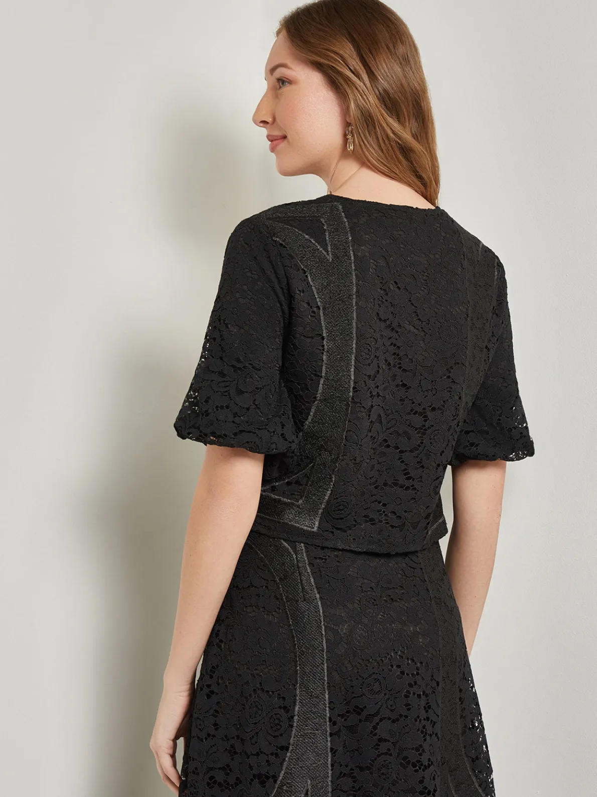 Modern Fit Cropped Textural Woven Blouse