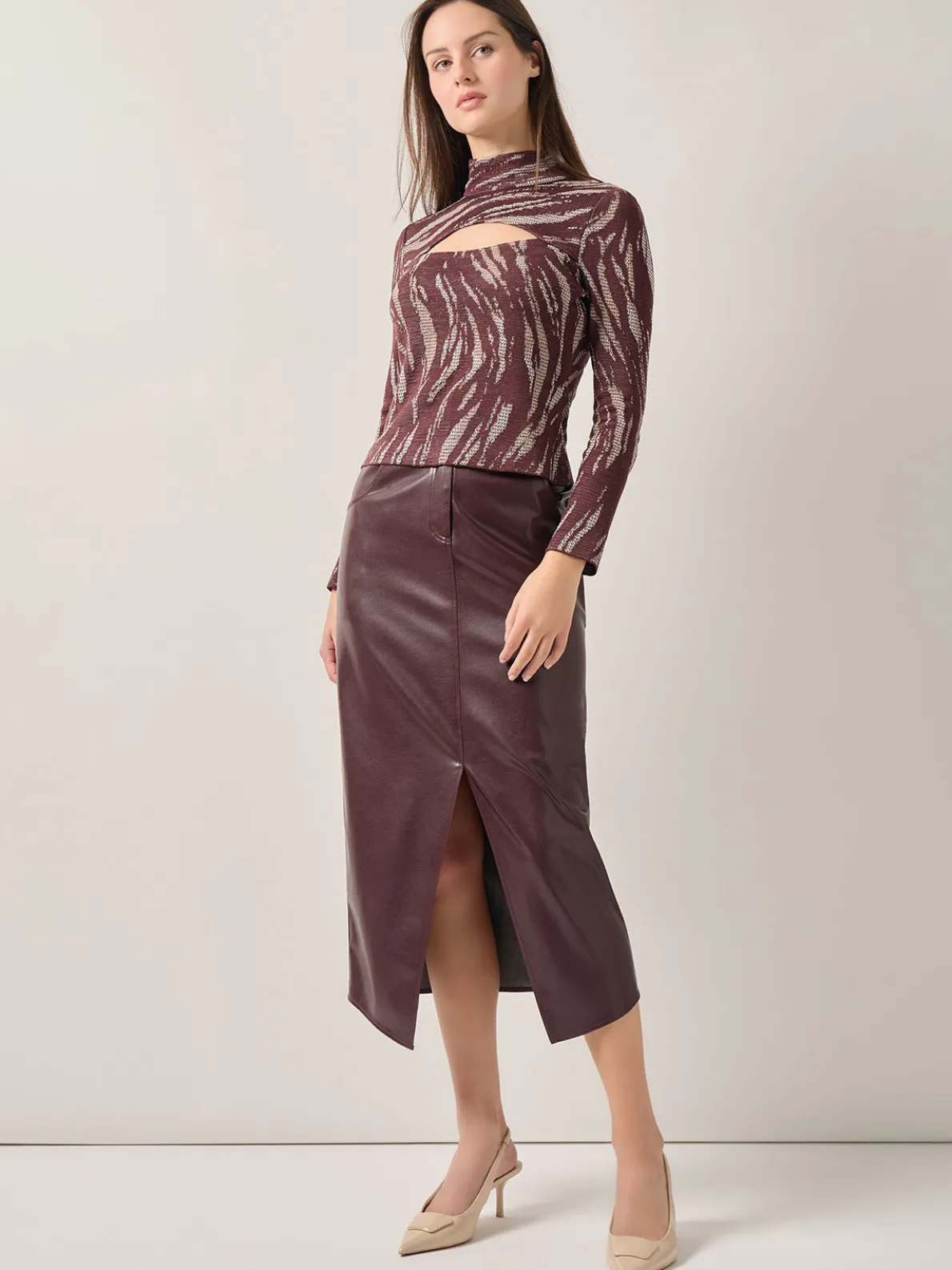 Modern Fit Oval Front Cutout Jacquard Knit Top